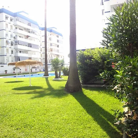 Costamar, Primera Linea De Playa, 3 Dormitorios, 2 Baños, Vistas Al Mar, Internet Wifi Y Garaje, Ideal Parejas Y Familias Benalmádena