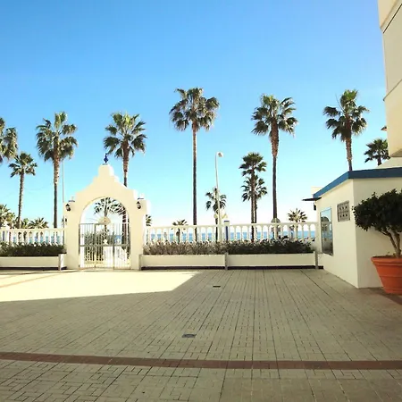 Costamar, Primera Linea De Playa, 3 Dormitorios, 2 Baños, Vistas Al Mar, Internet Wifi Y Garaje, Ideal Parejas Y Familias Benalmádena